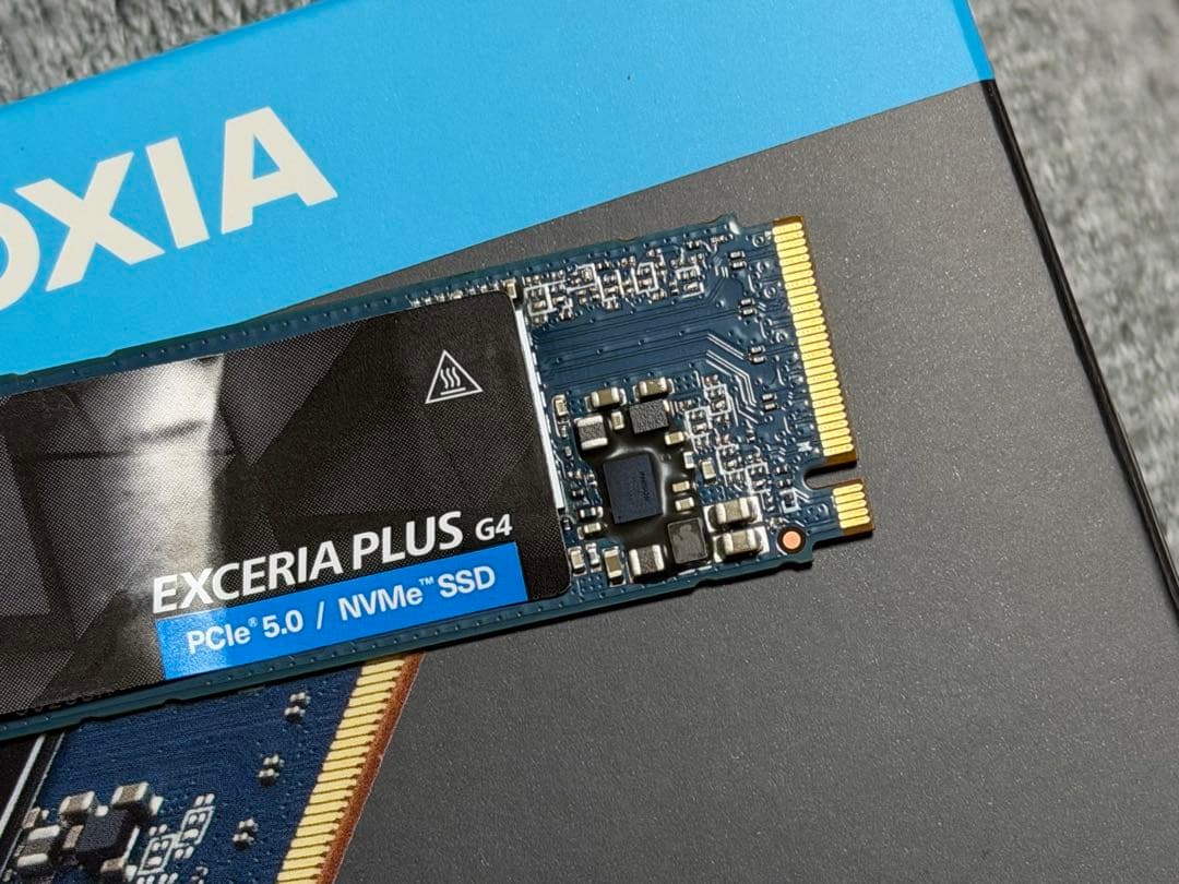 内蔵 SSD： KIOXIA 1TB NVMe M.2 Type 2280