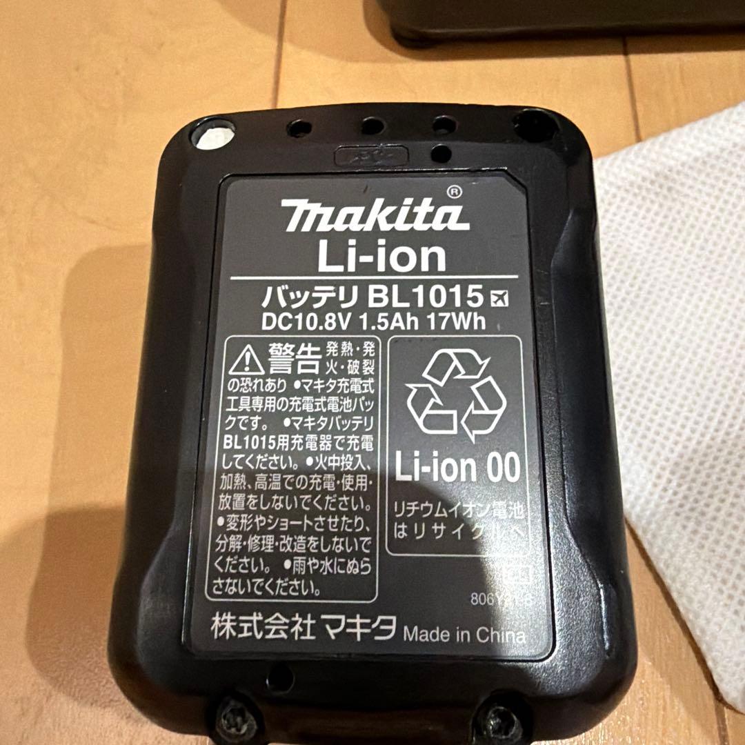 【美品】マキタ CL107FD 充電式クリーナー 掃除機 サイクロン