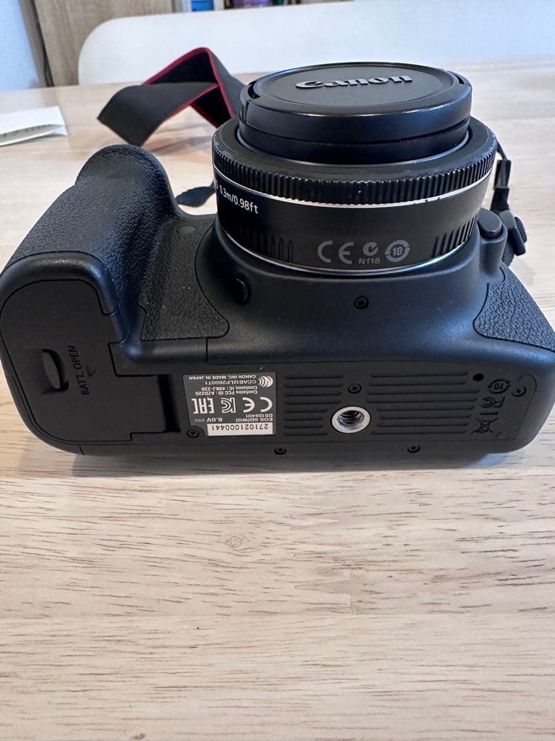 Canon EOS 6D デジタル一眼レフカメラ　単焦点レンズ付き