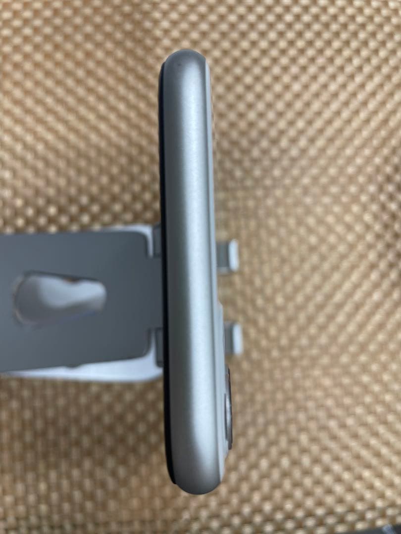 iPhone 11 64 GB ホワイトSIMフリー【1662】