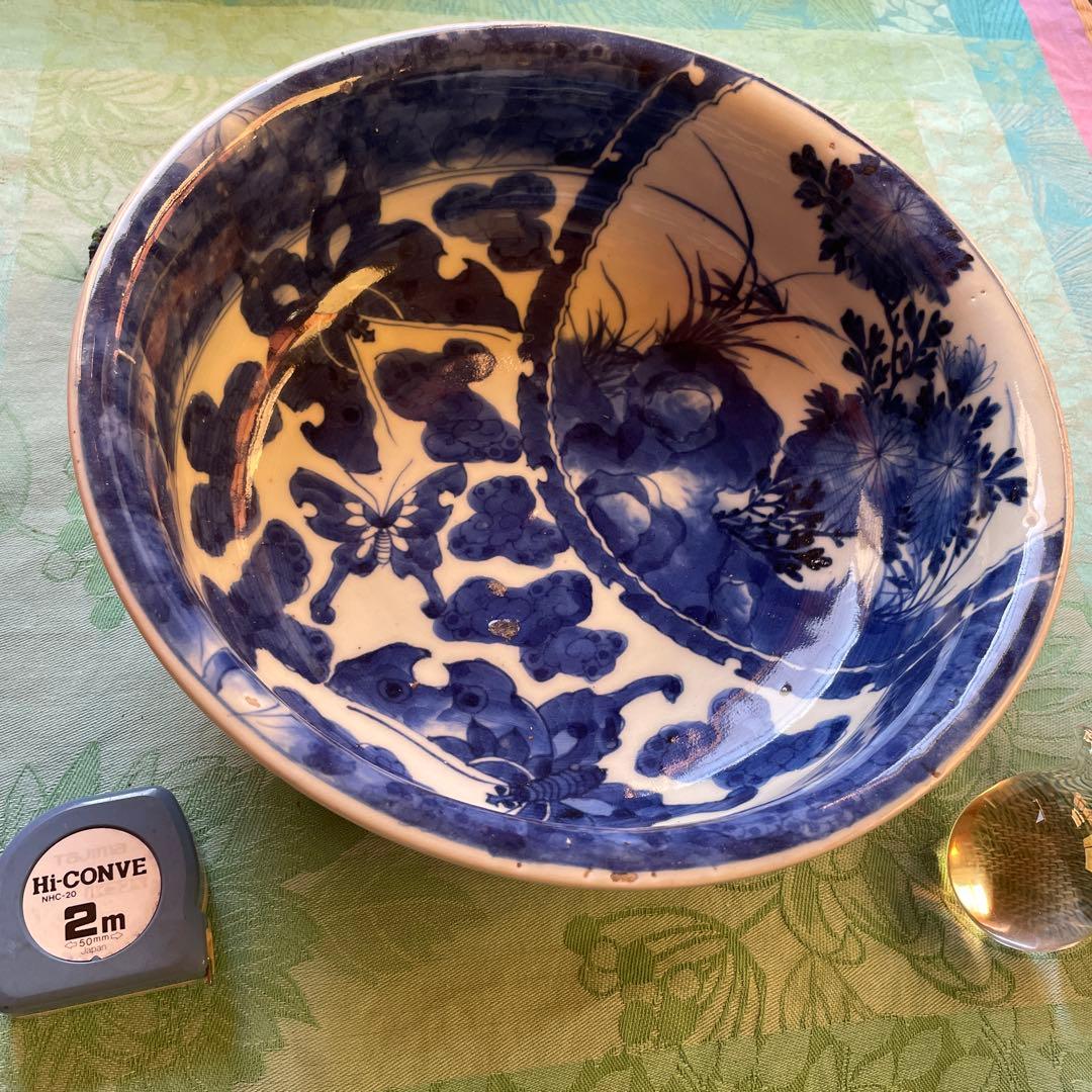 伊万里焼　染付　蝶々　菊　牡丹　吉祥紋様　大鉢