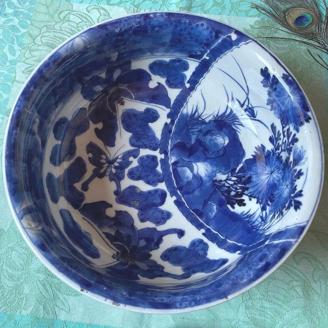 伊万里焼　染付　蝶々　菊　牡丹　吉祥紋様　大鉢
