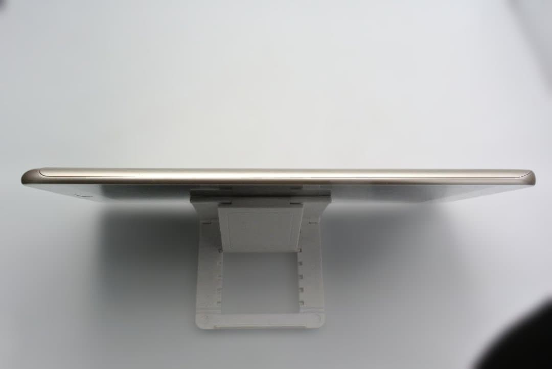 Androidタブレット本体 Huawei docomo dtab Compact d-02K Gold