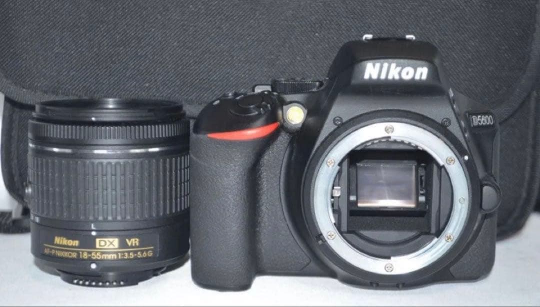 極上美品Nikon5600 18-55mmシャッター回数700回未満 SD付き！