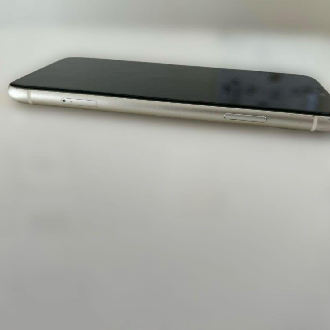 近*馬様 iPhone11 64GB 白色　docomo 画面割れあり バッテリ