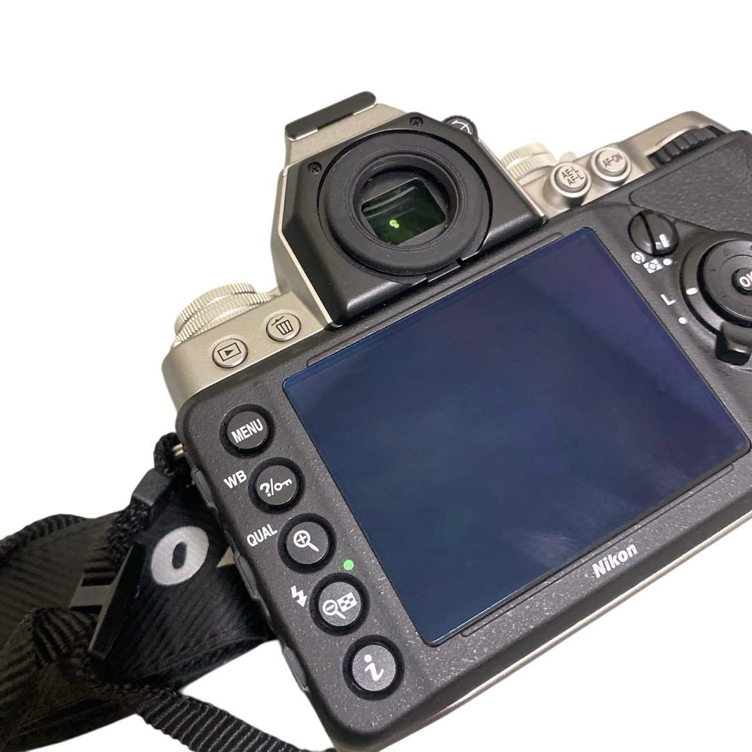 超美品 Nikon Df 一眼レフ　外箱　付属品付き　シルバー