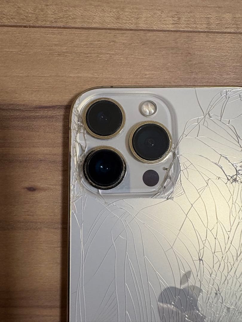 iPhone 13 ProMax 画面、背面ひび割れ ジャンク