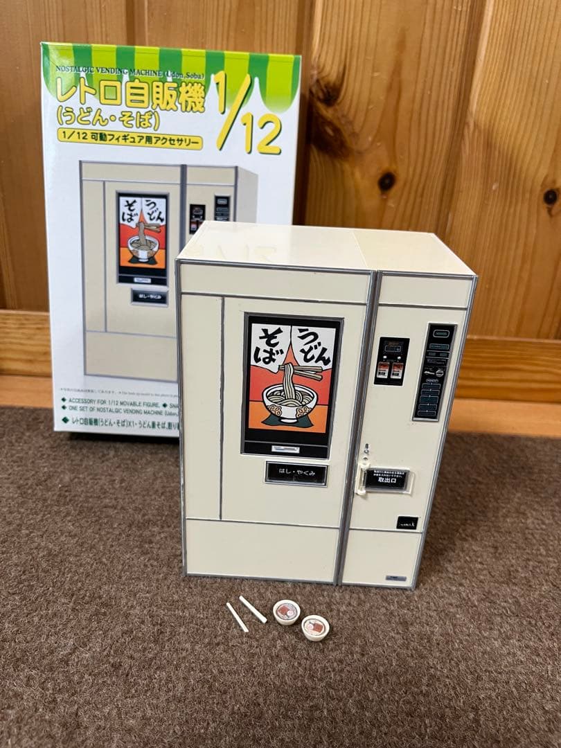 レトロ自販機1/12プラモデルとレトロ自販機の本