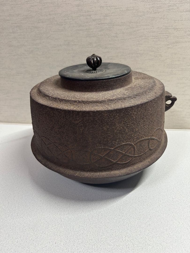 鉄製 中型茶釜 装飾模様あり