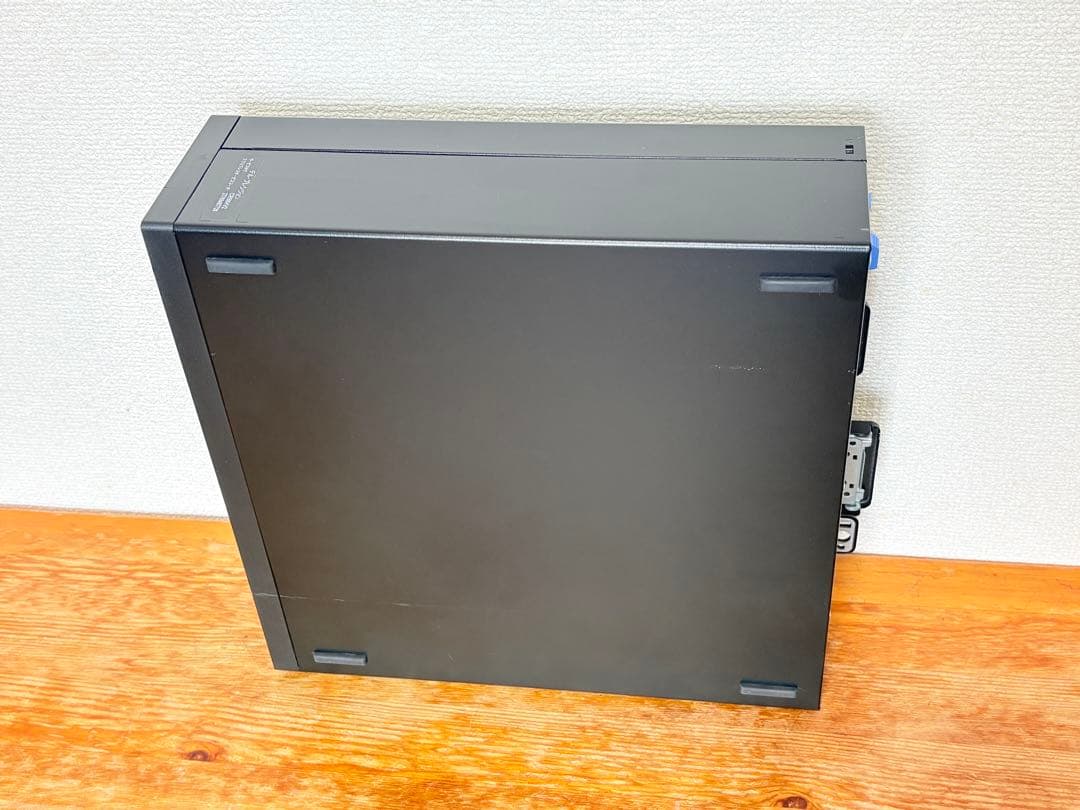 ベアボーン状態のDell Precision 3430／Xeon E-2174G