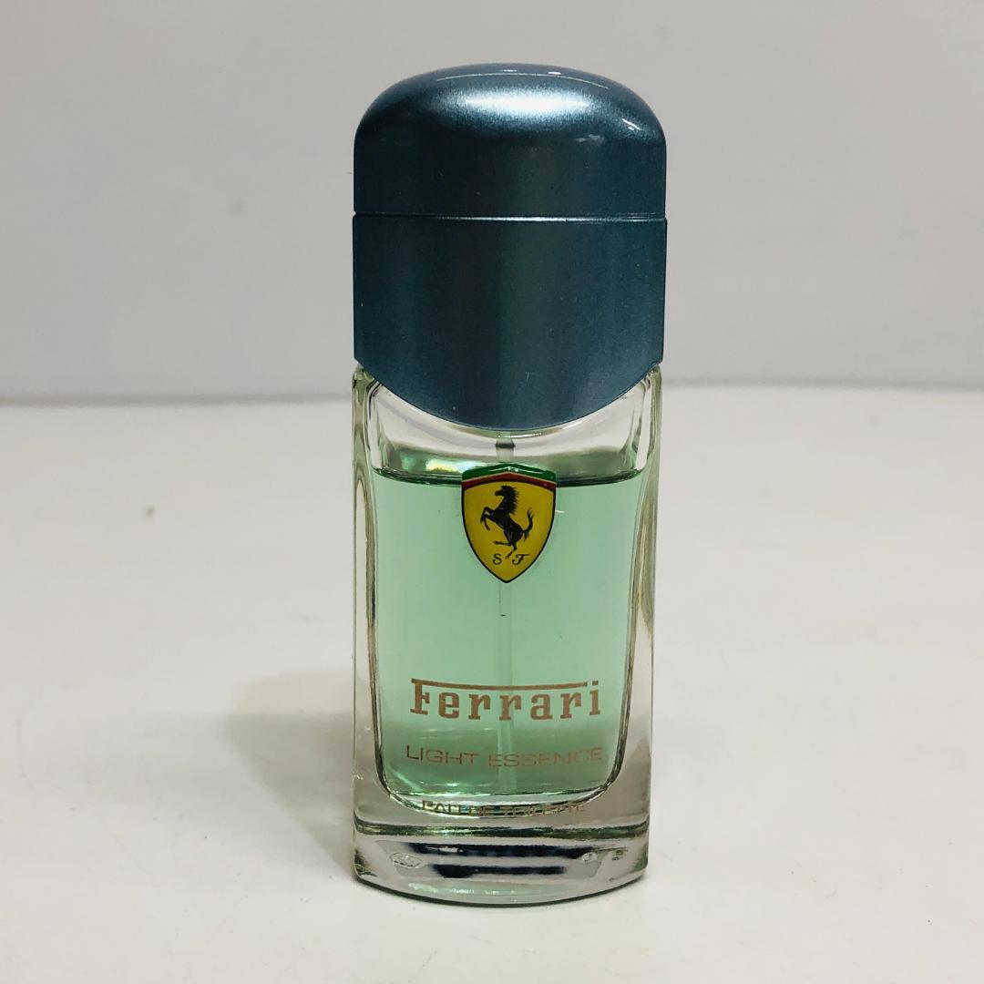 ほぼ満タン フェラーリ ライトエッセンス オードトワレ 30ml k63