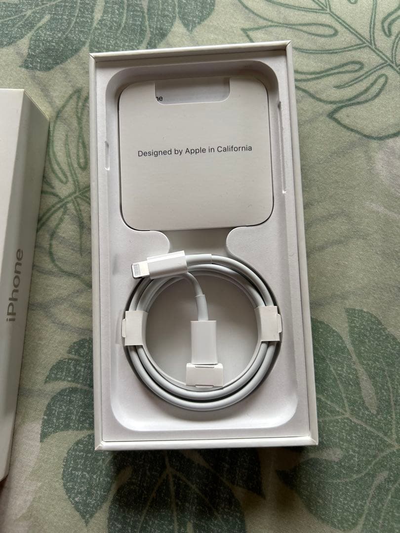 Apple iPhone SE第3世代128GBスターライト