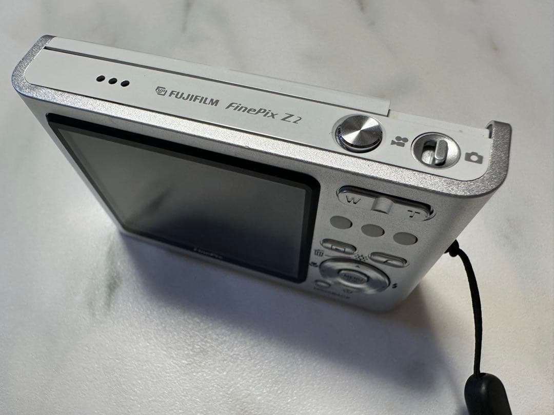 動作確認済FUJIFILM FinePix Z2 シルバー 元箱付 付属品多数
