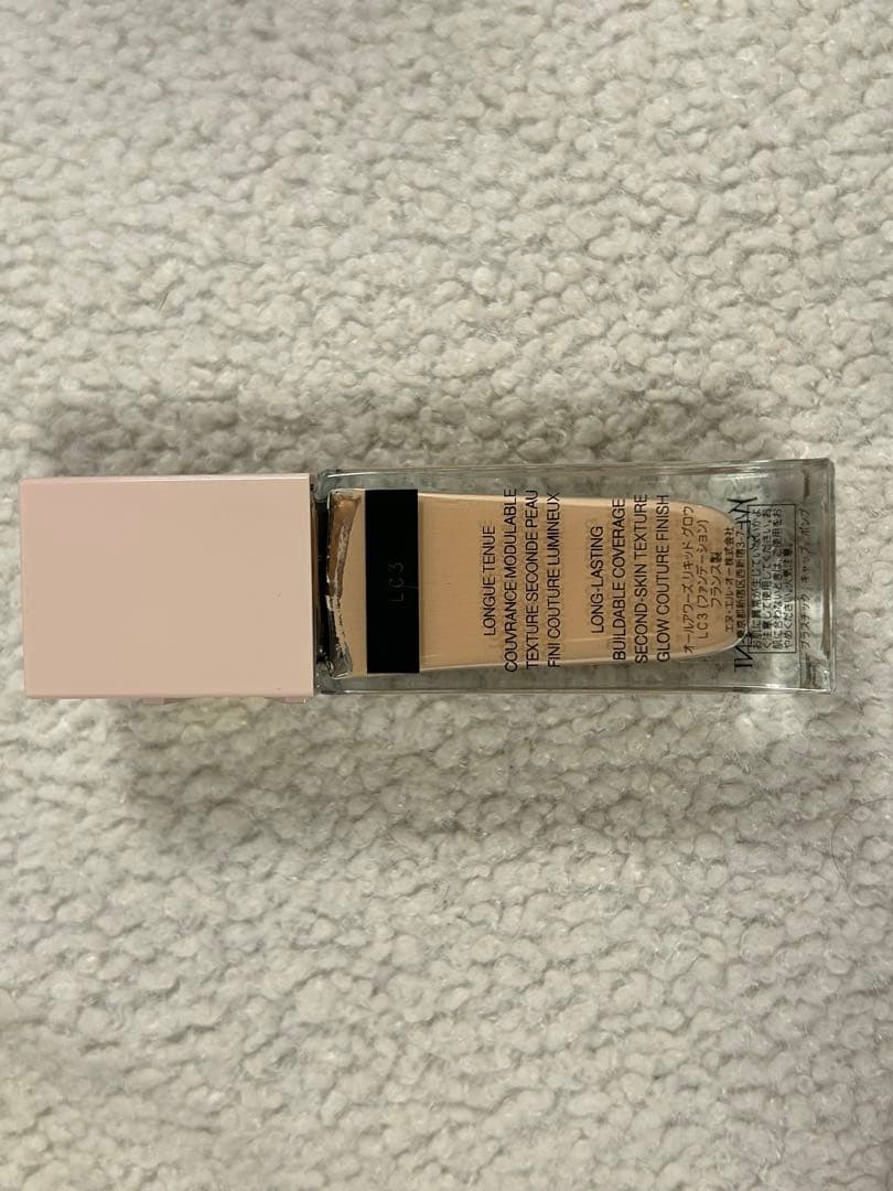 Yves Saint Laurent ALLHOURS リキッドファンデーション