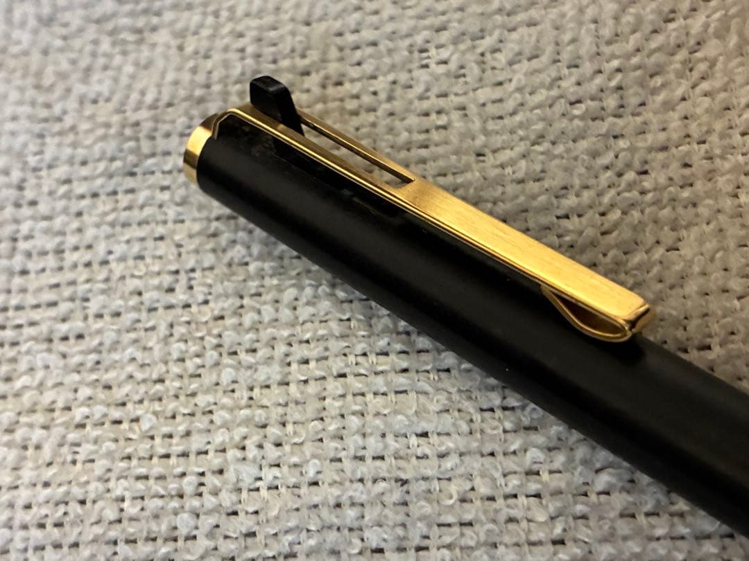 ◾️MONT BLANC モンブラン◾️ハンマートリガー式ボールペン◾️黒／金色◾️