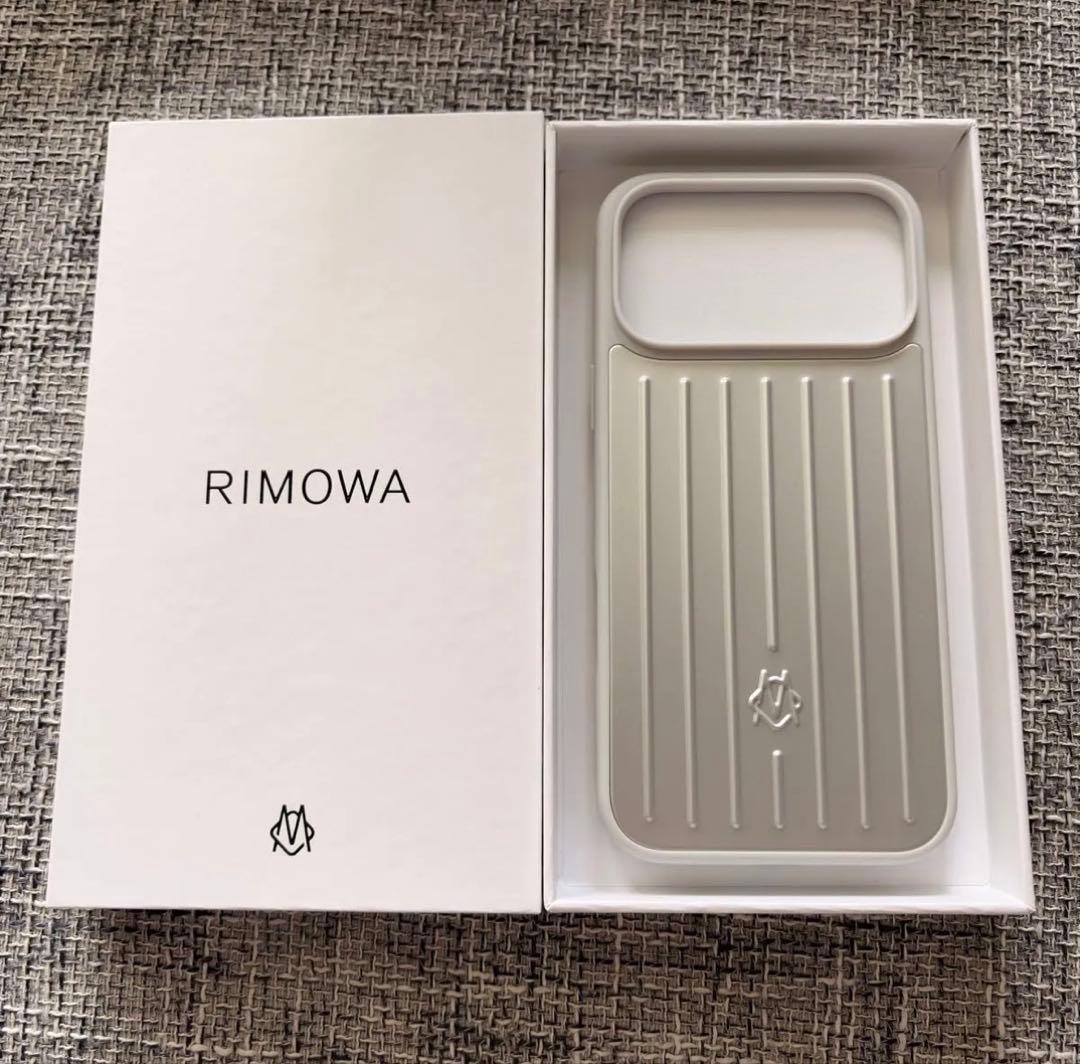 RIMOWA iPhone 17pro ケース