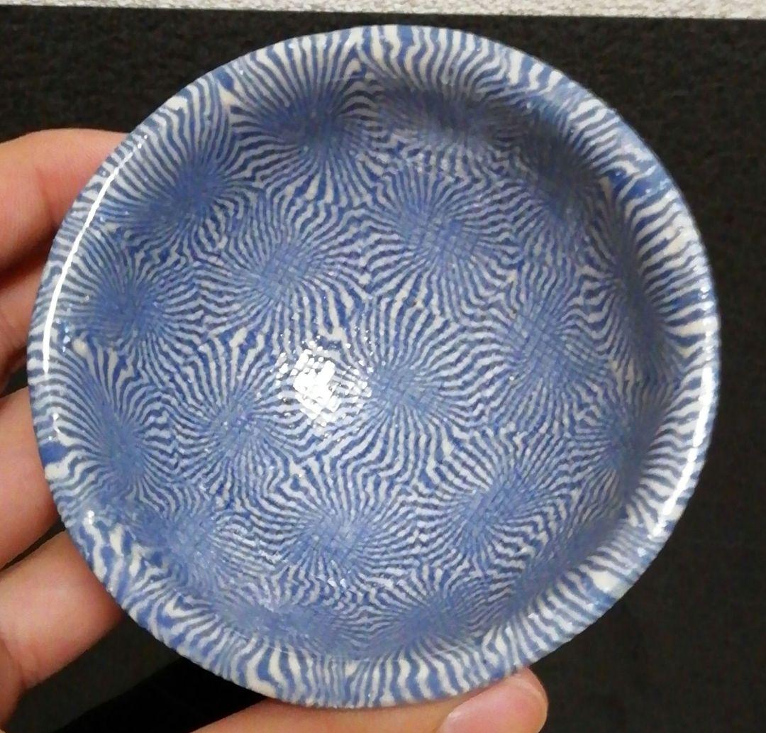 俵萌子作　練上　こま犬文　ぐい呑　共箱　略歴付　酒器