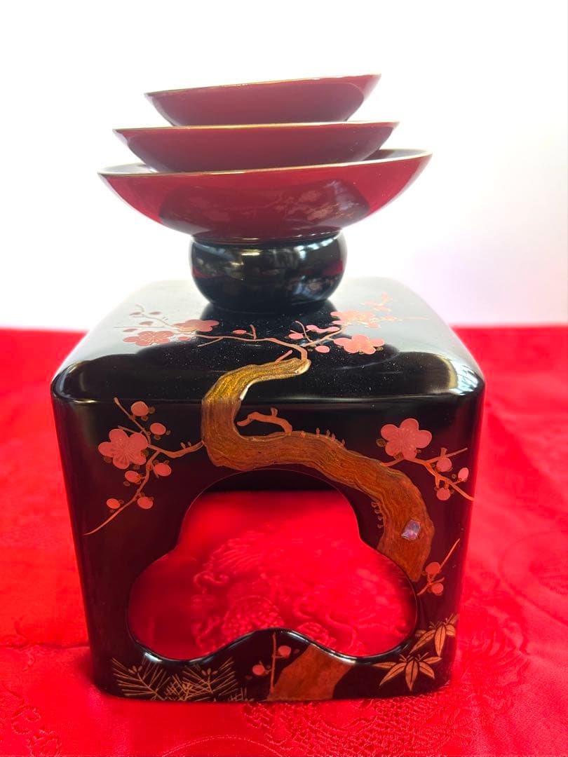 【未使用】屠蘇器 四つ揃 本松クリ足 金泥 螺鈿 松竹梅 金銀蒔絵 骨董 箱入