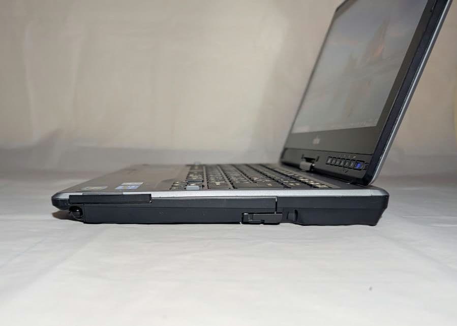 富士通　LIFEBOOK T732/F 2in1 ノートPC タッチパネル