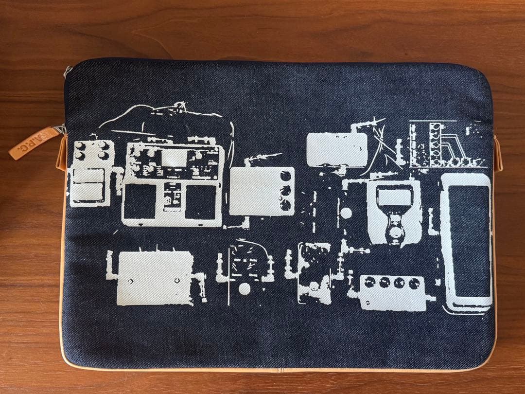 A.P.C. × Incase PCケース