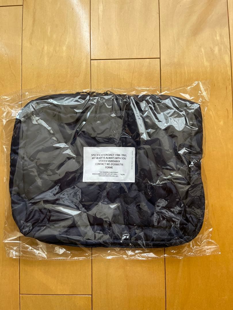 新品 FORME キルティングトラベルポーチ ネイビー　東原亜希　M