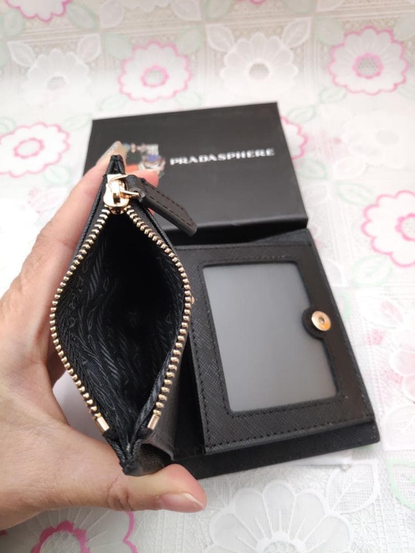 大人気美品！PRaDa　財布　黒　二つ折り財布　小銭入れ付き