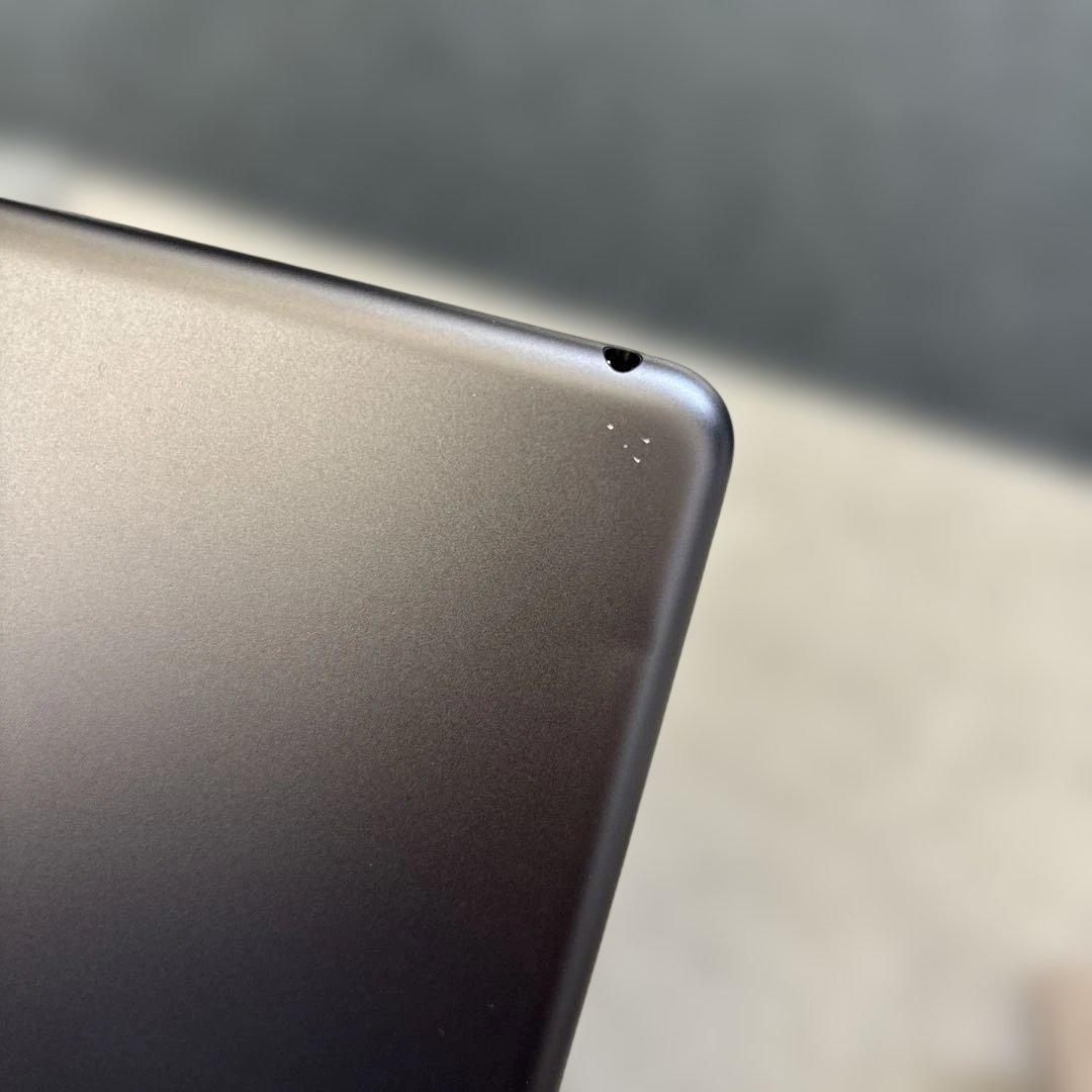 iPad (第9世代) 10.2インチ Wi-Fiモデル　スペースグレー