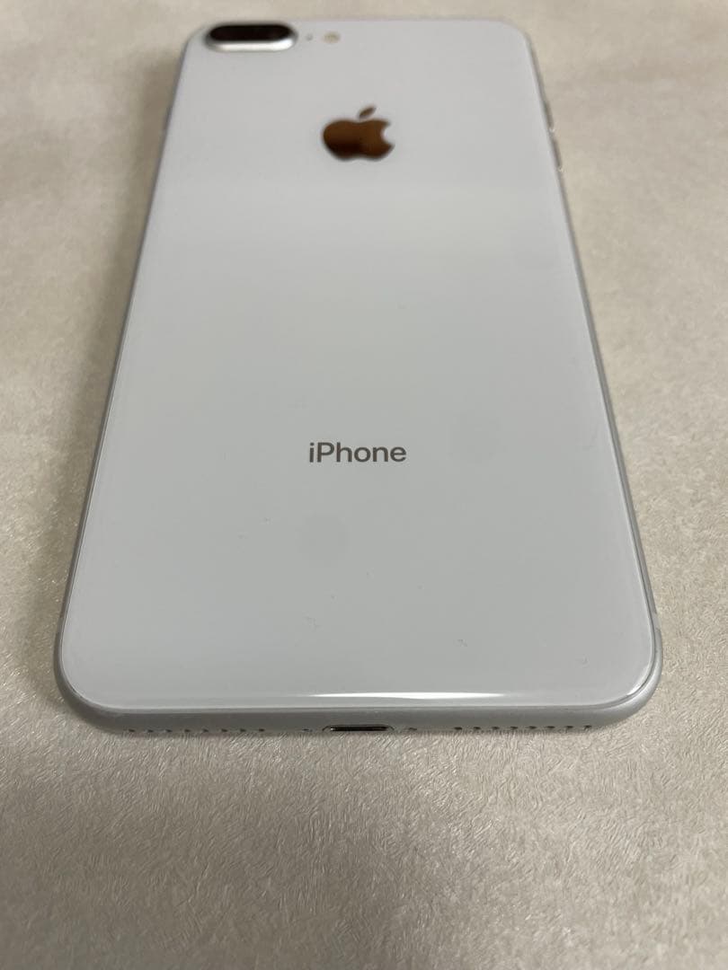 【SIMフリー】iPhone8 Plus 64GB シルバー 画面外に割れあり
