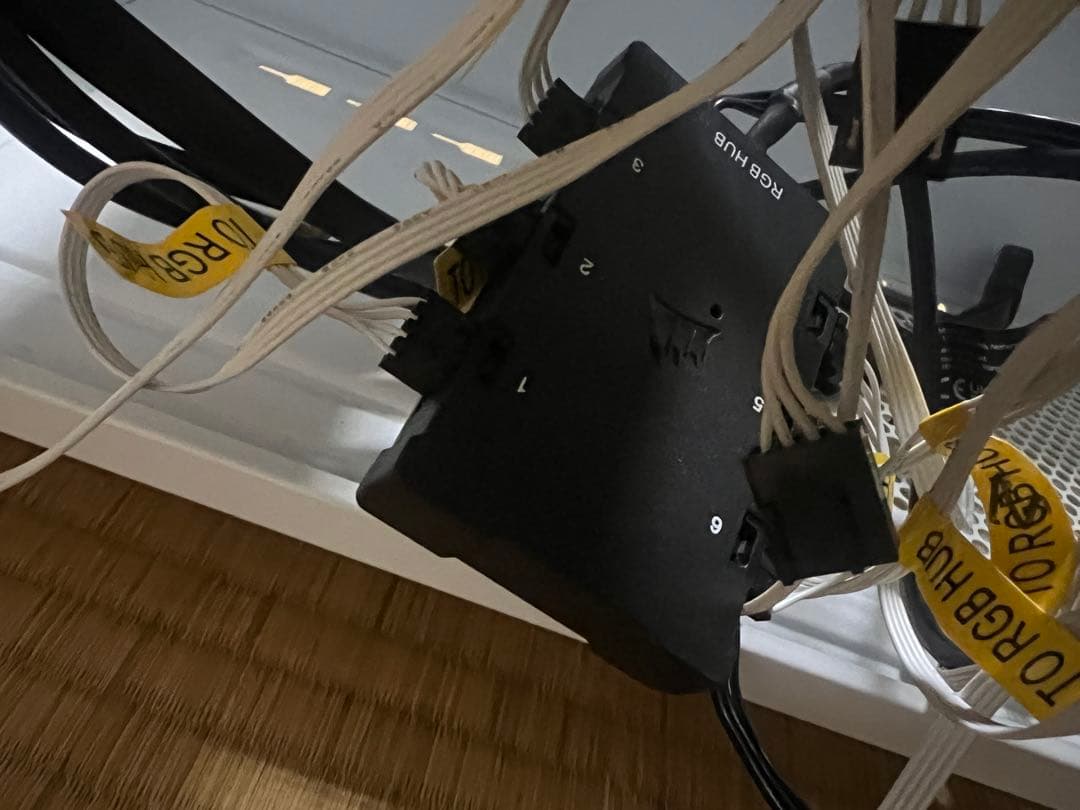 NZXT H7 Flow: 白ケース　Corsair SP140 x6基ファン