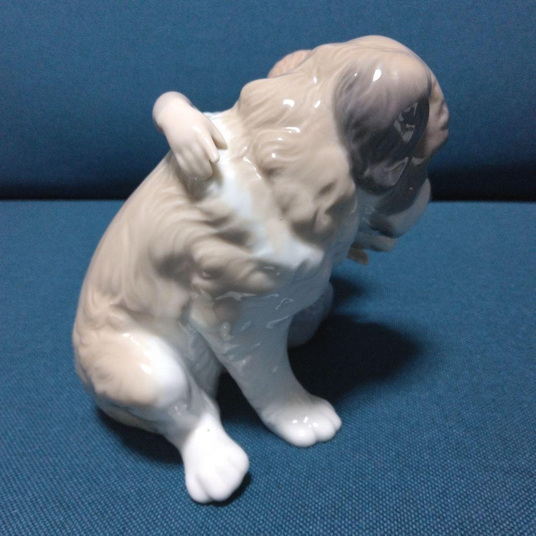 NAO 犬と少年の陶器フィギュア