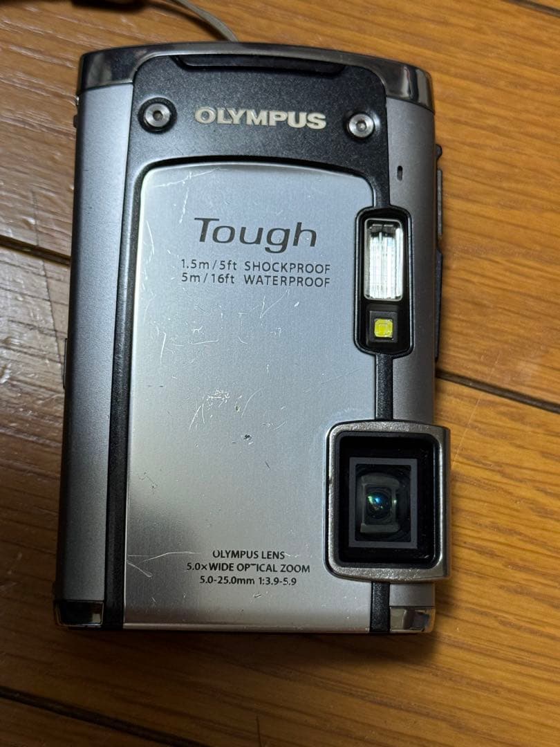 OLYMPUS Tough TG-610デジタルカメラ 本体と付属品