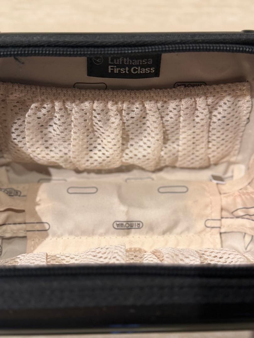 Lufthansa ファーストクラス RIMOWA セミハードケース（ブラック)