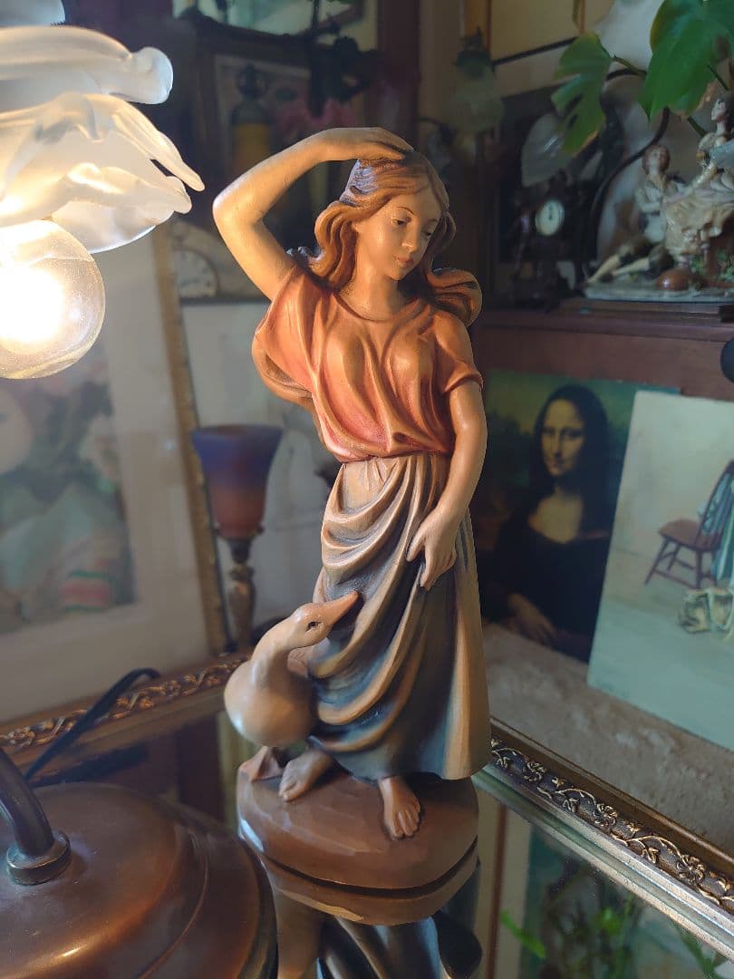 ANRI (アンリ)女の子とアヒル Wood Carving by ANRI