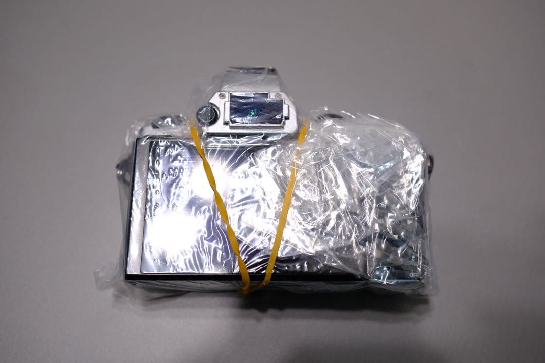OLYMPUS OM-D E-M5 レンズキット本体と付属品
