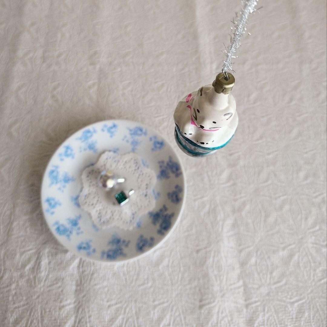 * vintage ornaments ❀ 春色 * かごに入った猫ちゃん