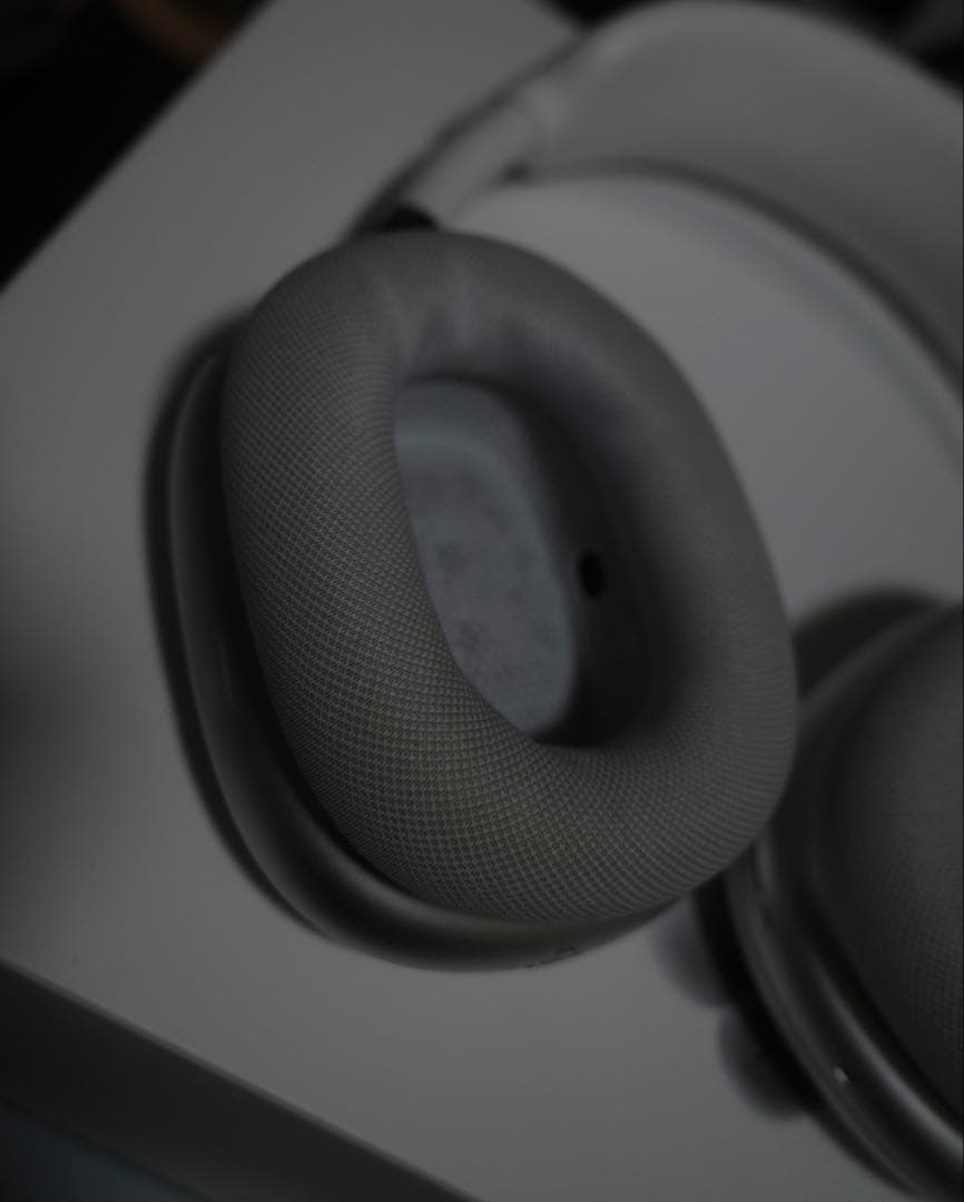 本体新品 Air Pods Max Silver ヘッドホン 廃盤モデル　箱付き