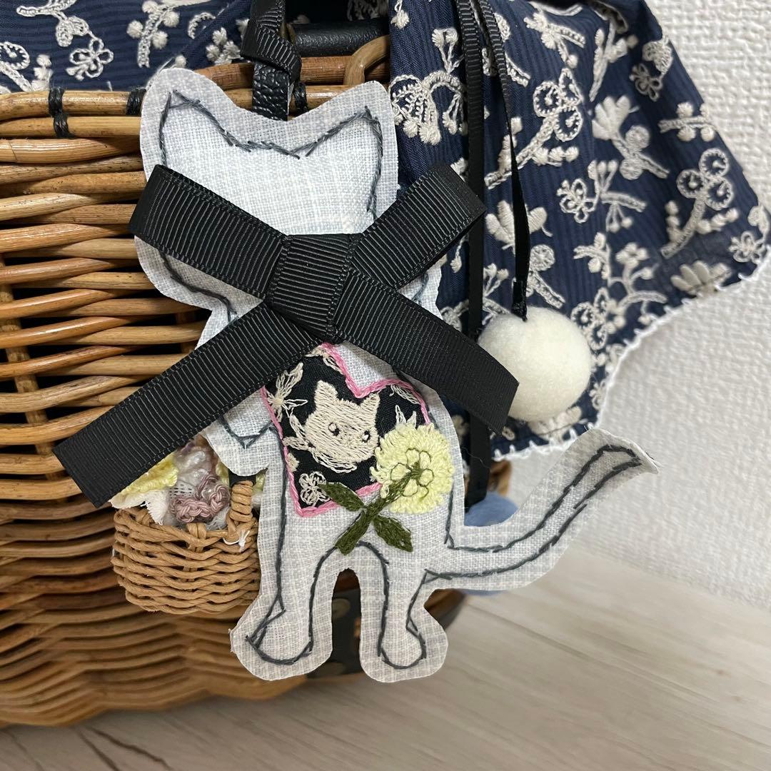 匿名配送手作りチャームストラップ＊pjcクロッチくんとお花のかごバッグ