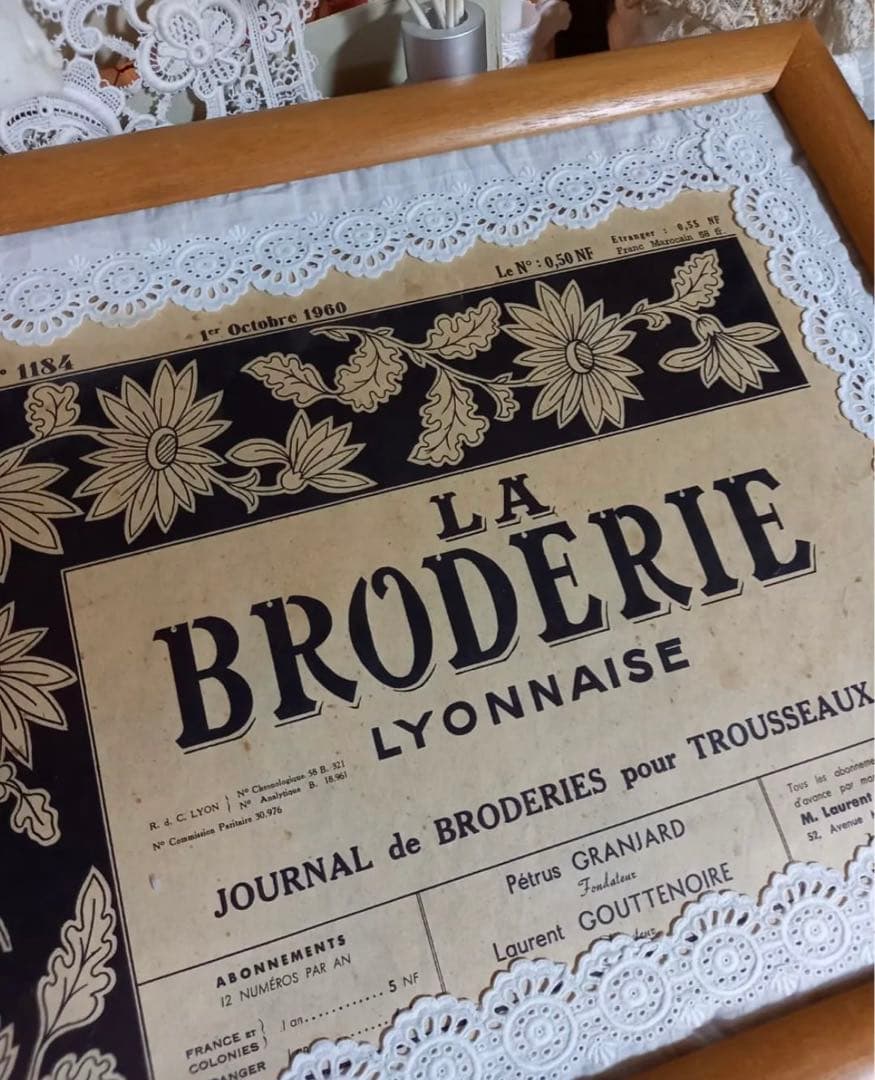 ハンドメイド 刺繍新聞 アンティークレース フレームアレンジ 額装