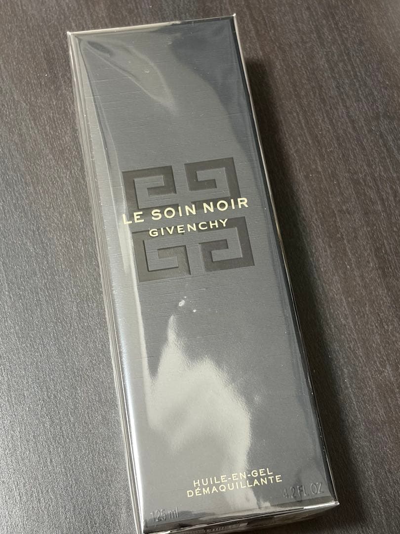 Givenchy Le Soin Noir クレンジングジェル