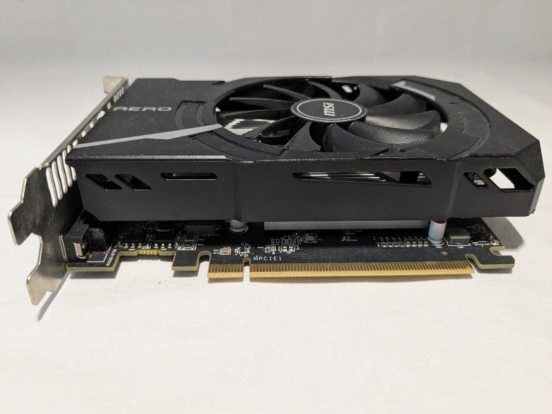MSI Radeon RX 550 AERO ITX 4G OC 本体