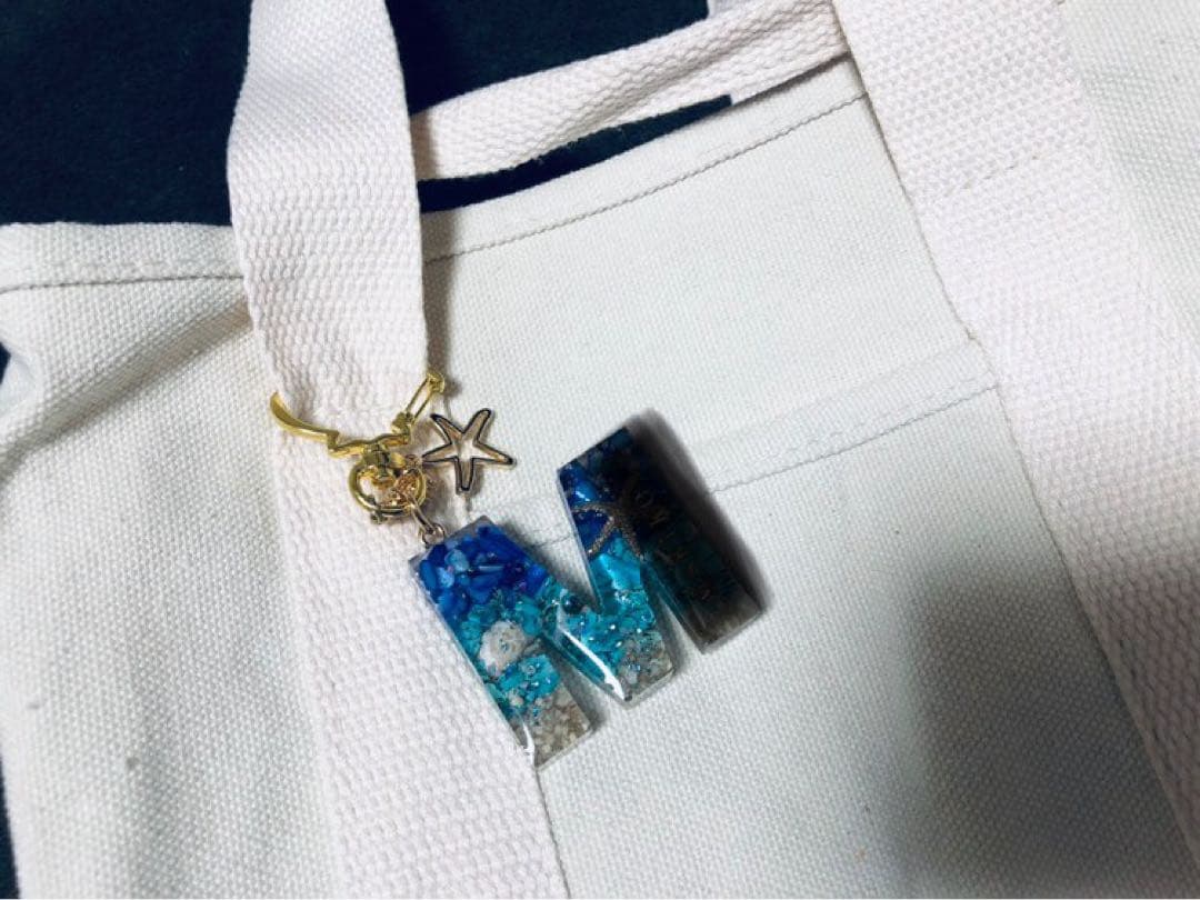 名入れ可◎ 海色イニシャルキーホルダー　海の贈り物　ギフト