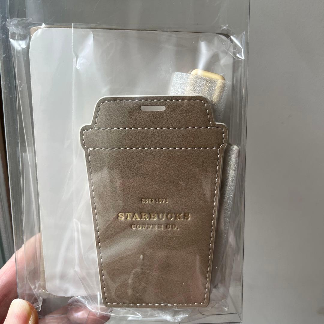 STARBUCKS韓国1号店梨大R限定パスポートケース＆ネームタグ