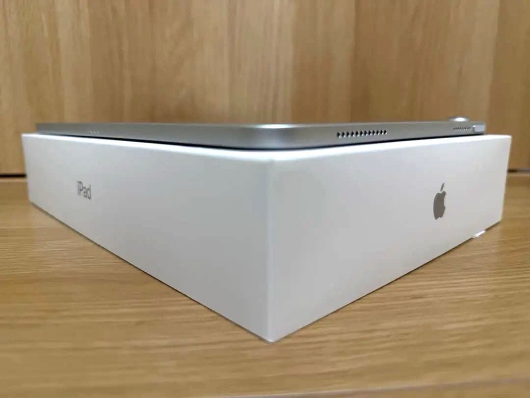 iPad 第11世代(A16)Wi-Fi 128GB シルバー 美品 カバー付