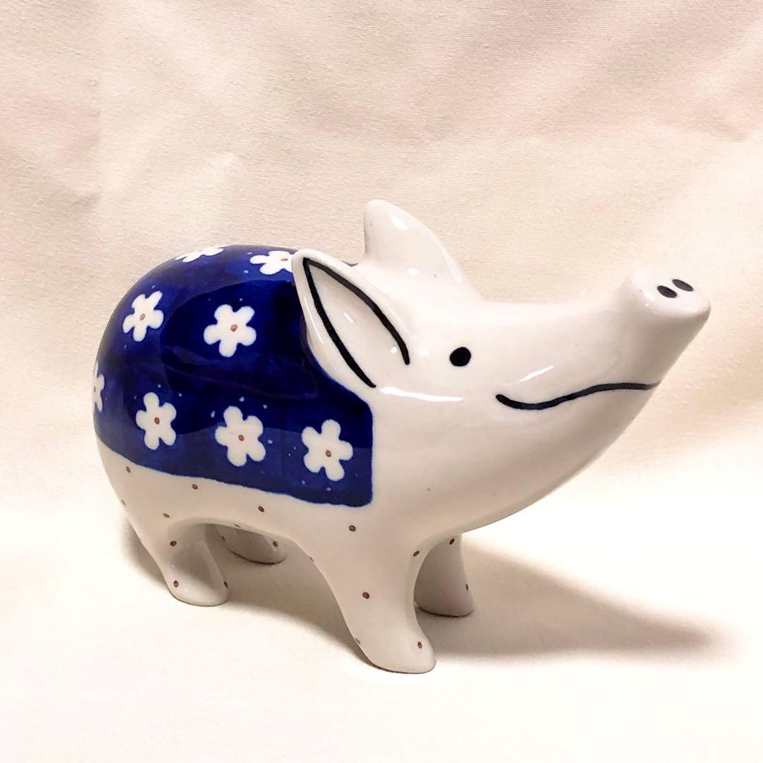 【ポーリッシュポタリー】ブタの置物 青い花模様　ハンドメイド　陶器製
