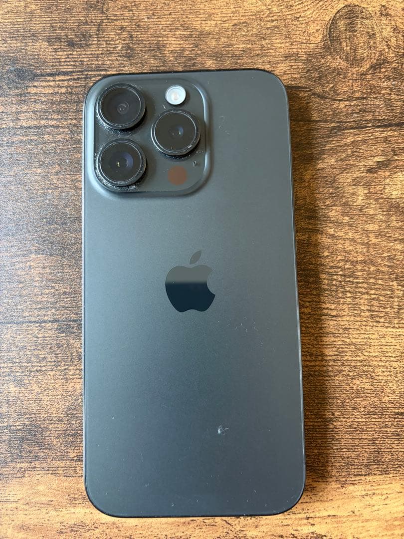Apple iPhone 15Pro ブラックチタニウム　本体
