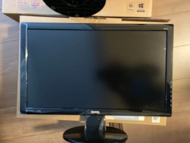 ディスプレイ・モニター本体 3 BenQ monitors. 22 inch x2 24 inch x1