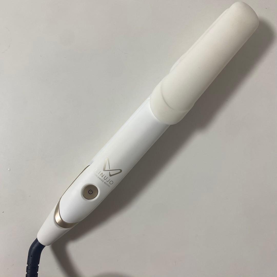 【匿名配送】絹女 ストレートアイロン ホワイト DS100 [交流（コード）式]