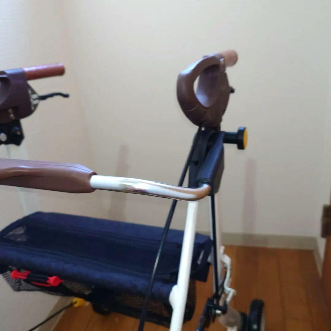 イコットエア 歩行車 最軽量クラス3.9kg ホワイト 折りたたみ アロン化成