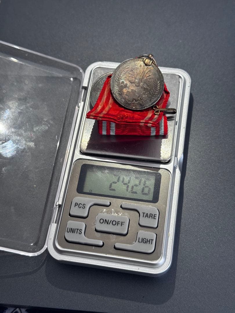 赤十字社　勲章　記念章　銀製　2点セット　本体のみ　24.26g 徽章