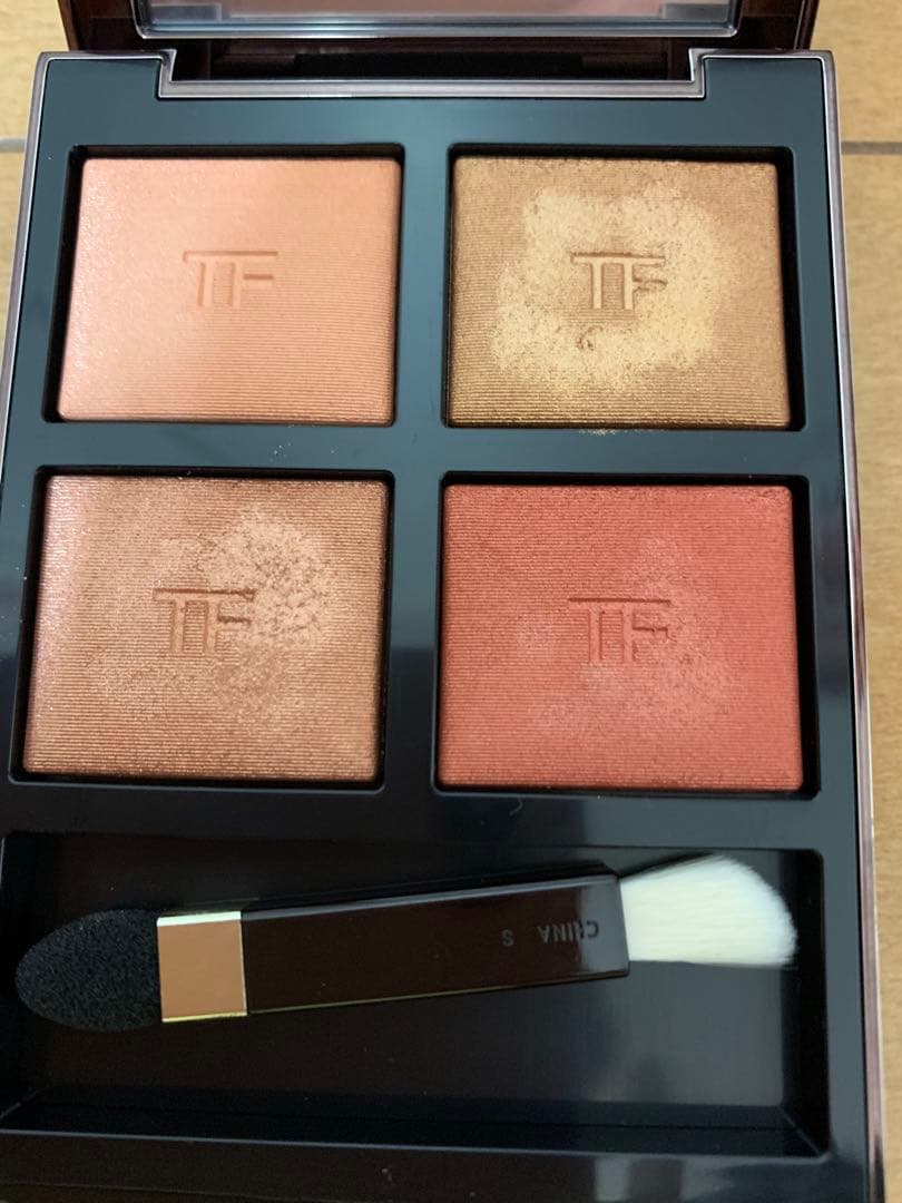 トムフォード　アイシャドウ　TOM FORD アイカラー　アイカラークォード